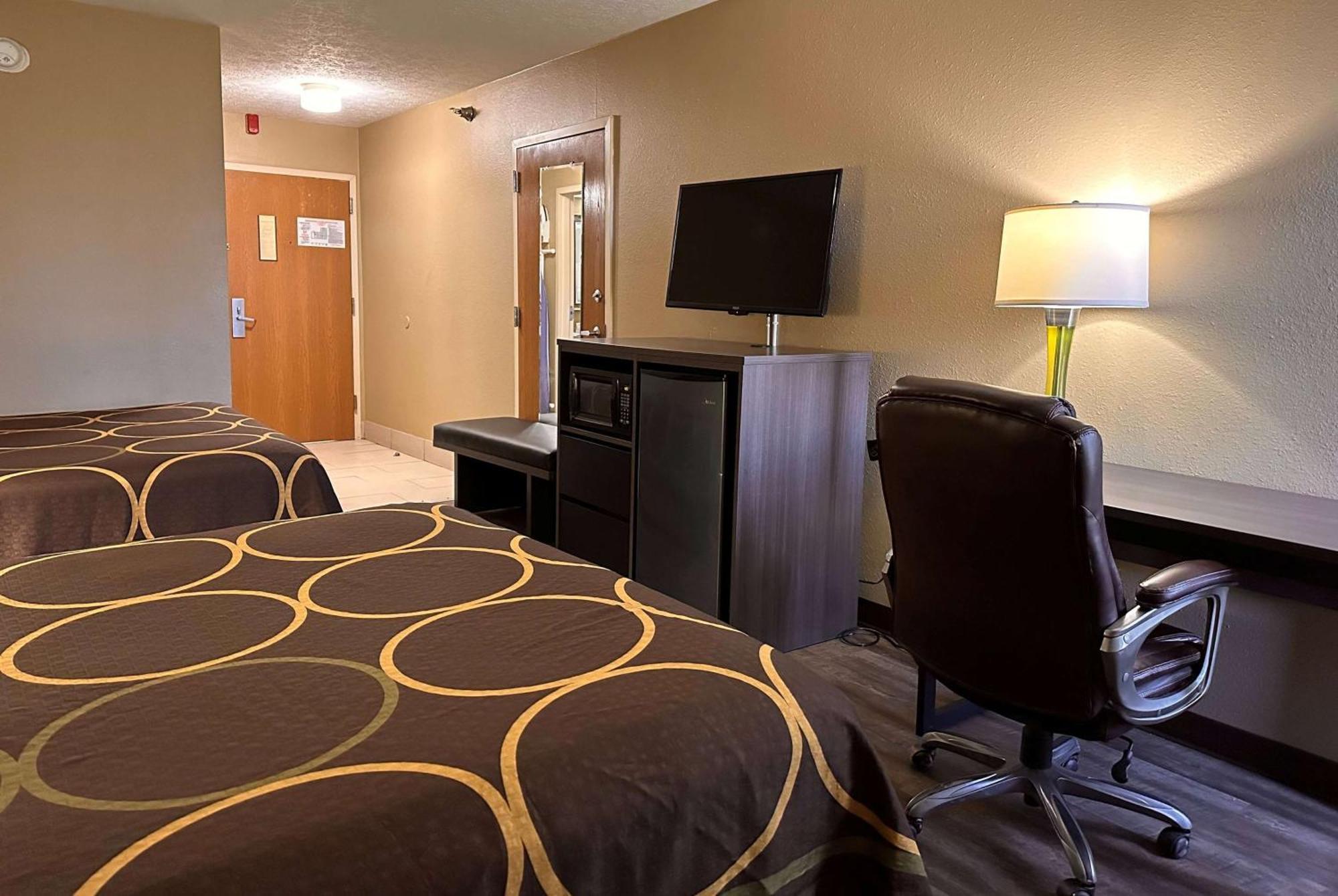 Super 8 By Wyndham Bellefontaine Hotel Exterior photo