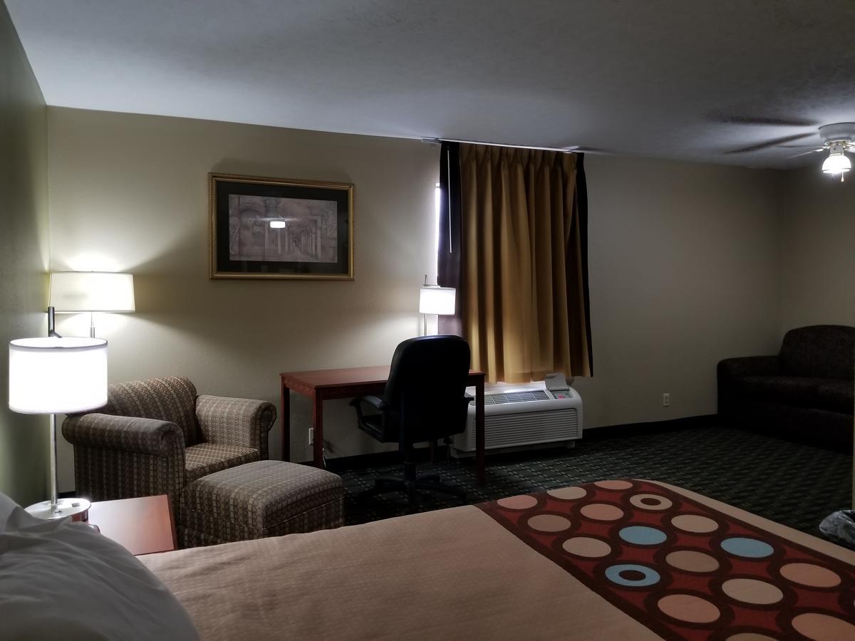 Super 8 By Wyndham Bellefontaine Hotel Exterior photo