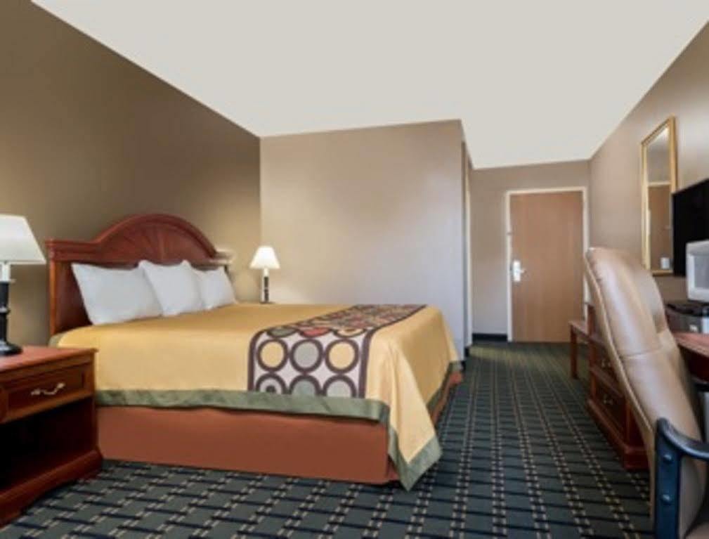 Super 8 By Wyndham Bellefontaine Hotel Exterior photo
