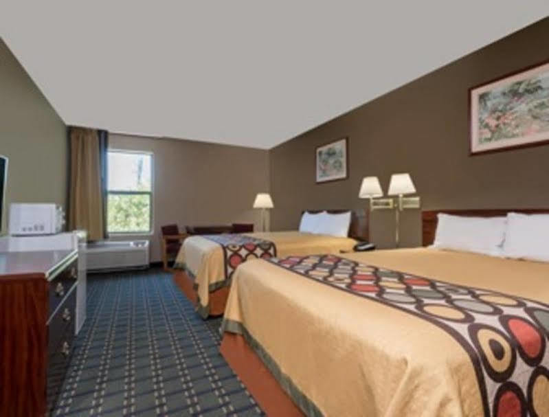 Super 8 By Wyndham Bellefontaine Hotel Exterior photo