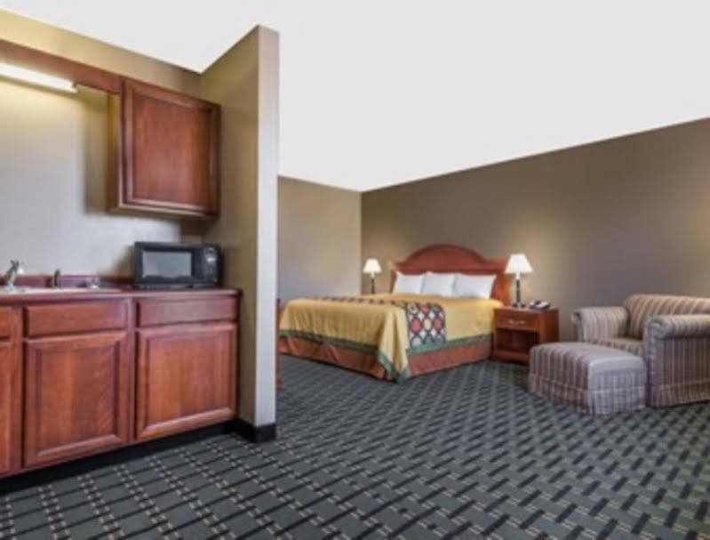Super 8 By Wyndham Bellefontaine Hotel Exterior photo