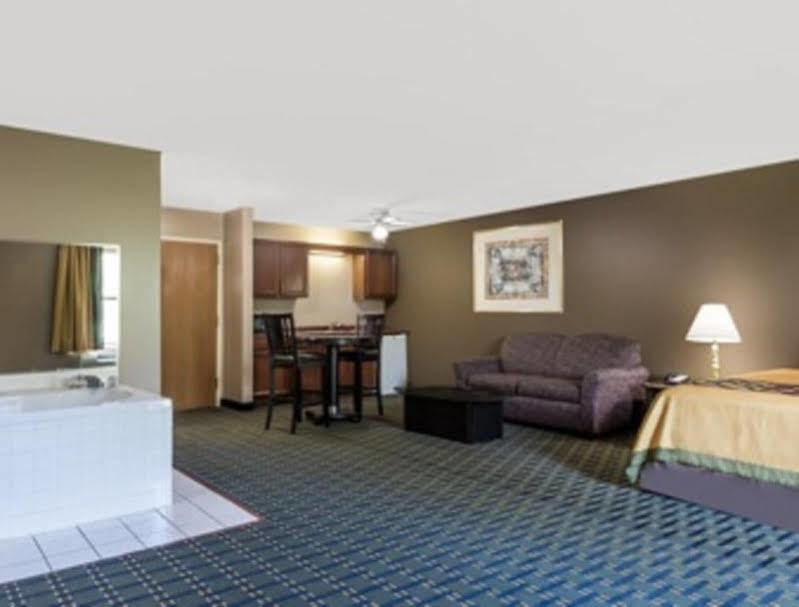 Super 8 By Wyndham Bellefontaine Hotel Exterior photo